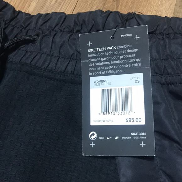 NEW Nike Black Loose Fit Capri with Pockets Sz XS - Picture 4 of 5